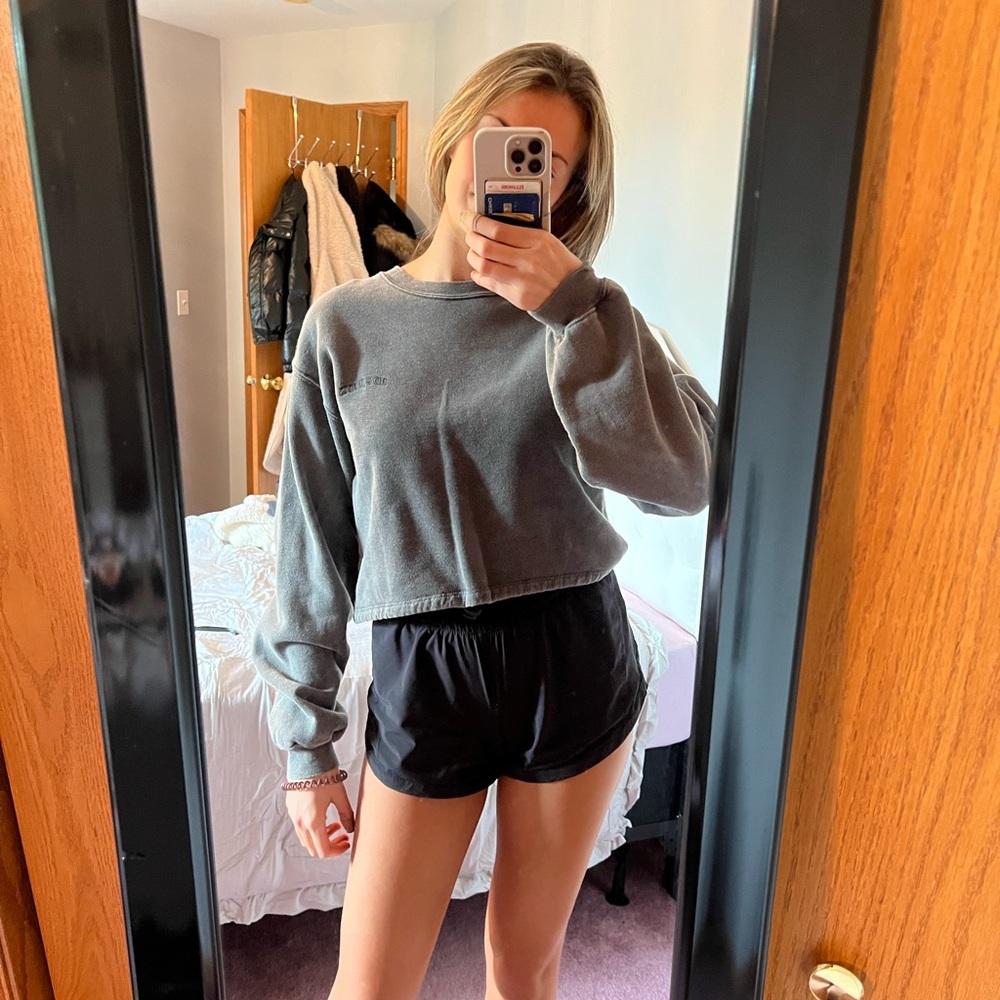 bdg cropped sweatshirt